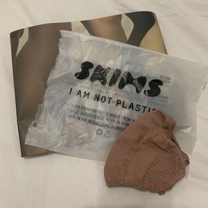 LAST ONE: SKIMS Face Mask - SIENNA